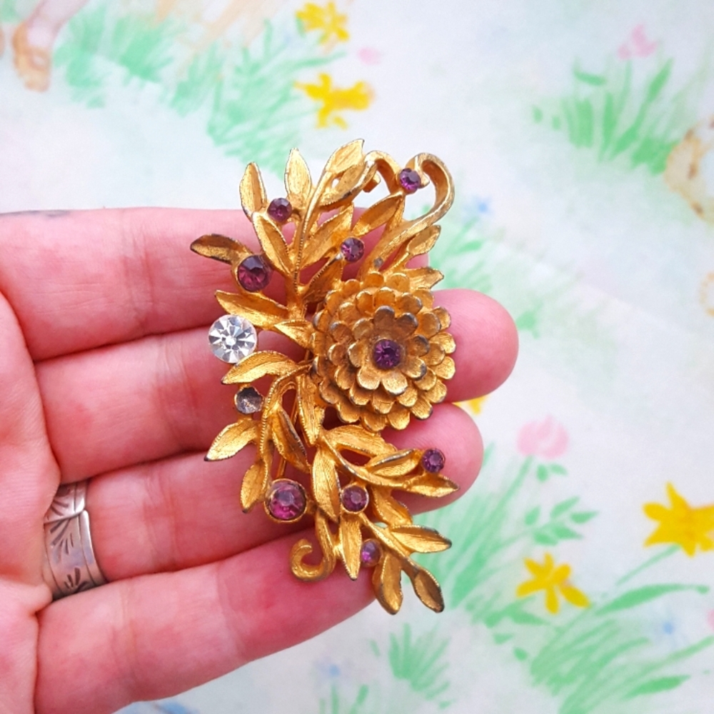 🌙Vintage Gold and Amethyst Floral Brooch - Picture 1 of 10